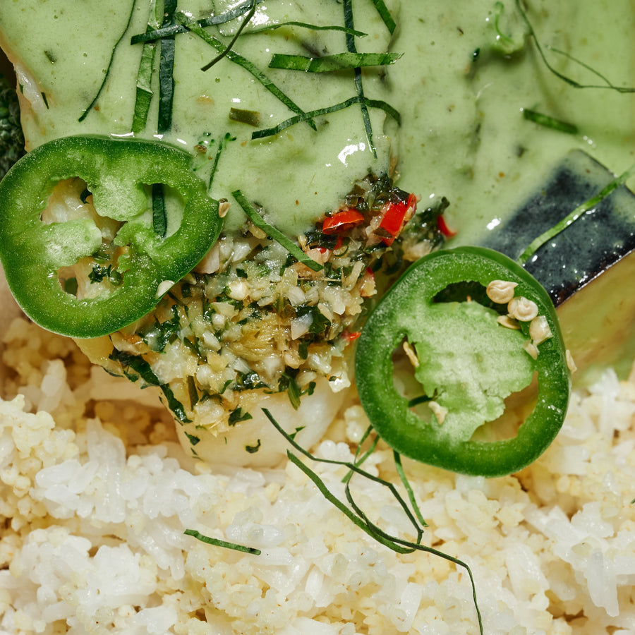 泰式烤魚片配低脂椰子綠咖喱蔬菜和蒸茉莉香米