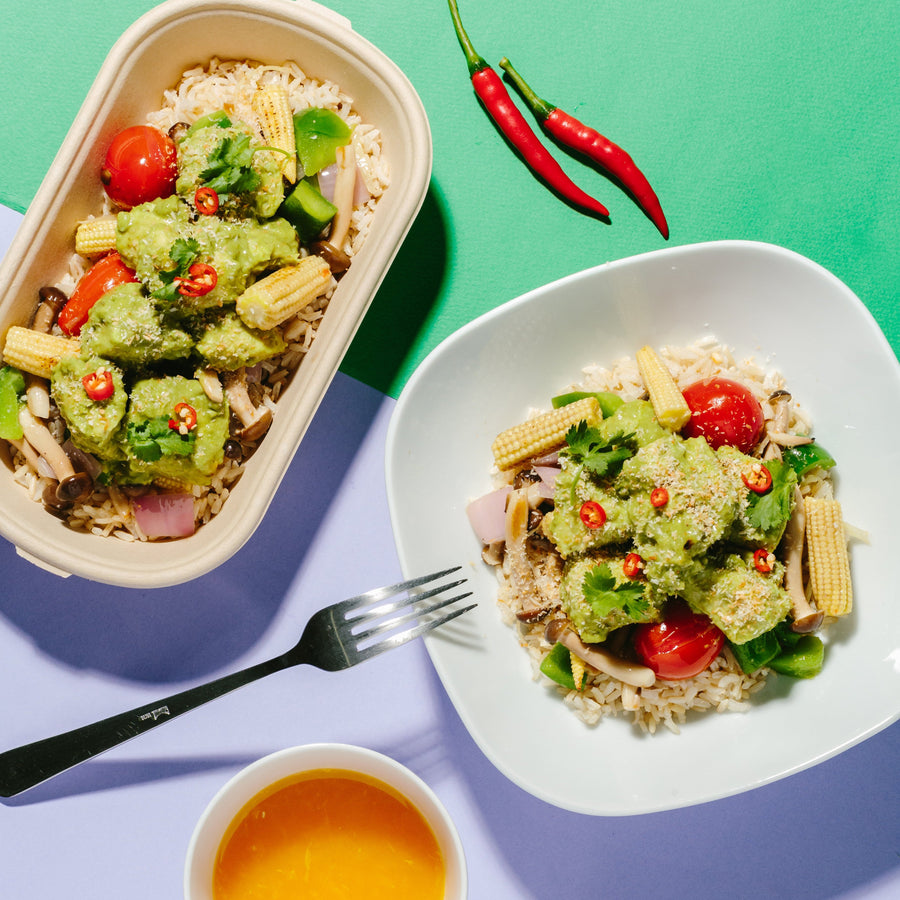 Low Fat Green Coconut Chicken Curry with Green Beans, Baby Corn, Mushrooms & Steamed Brown Rice