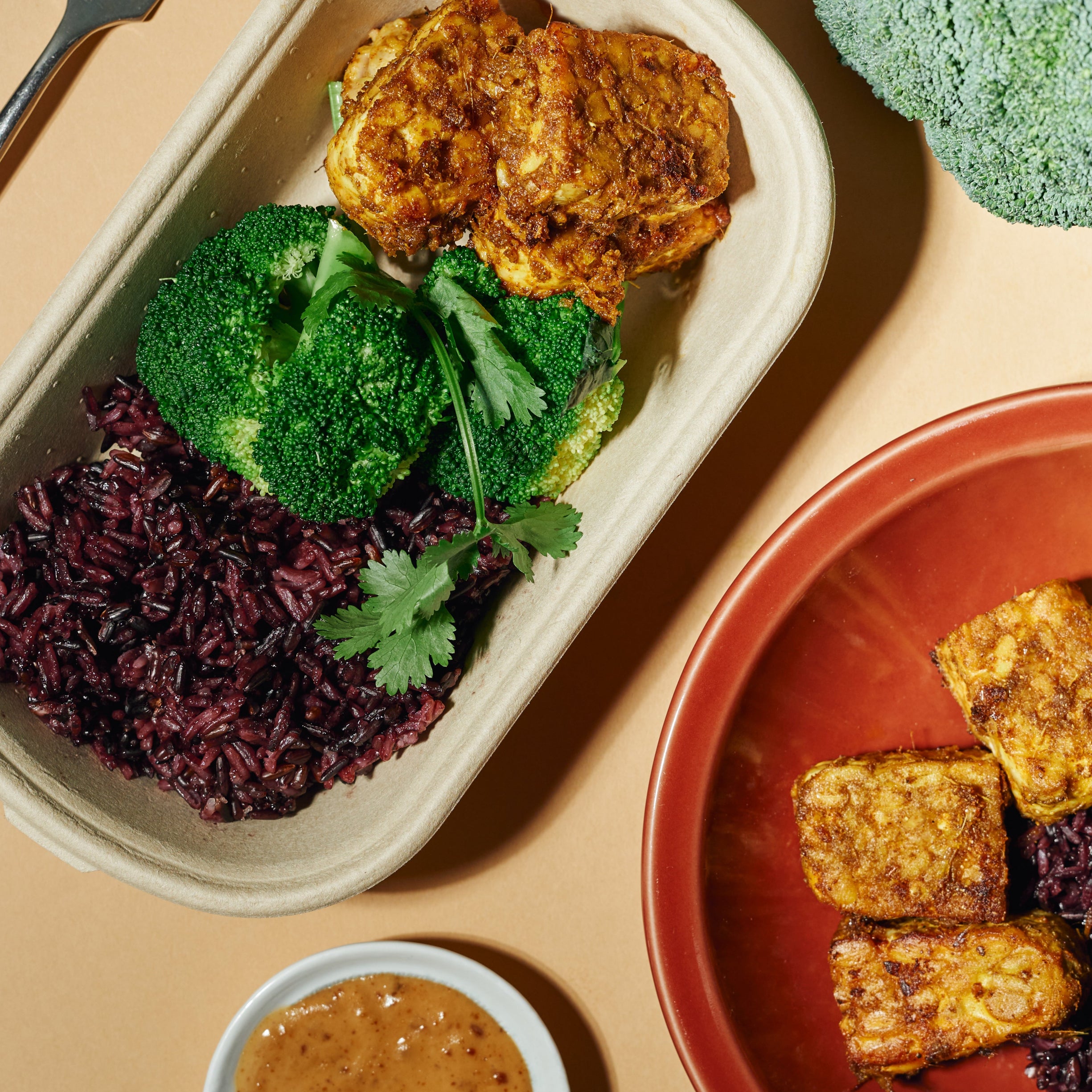 Satay Marinated Tempeh with Steamed Broccoli, Satay Sauce & Healthy Ri