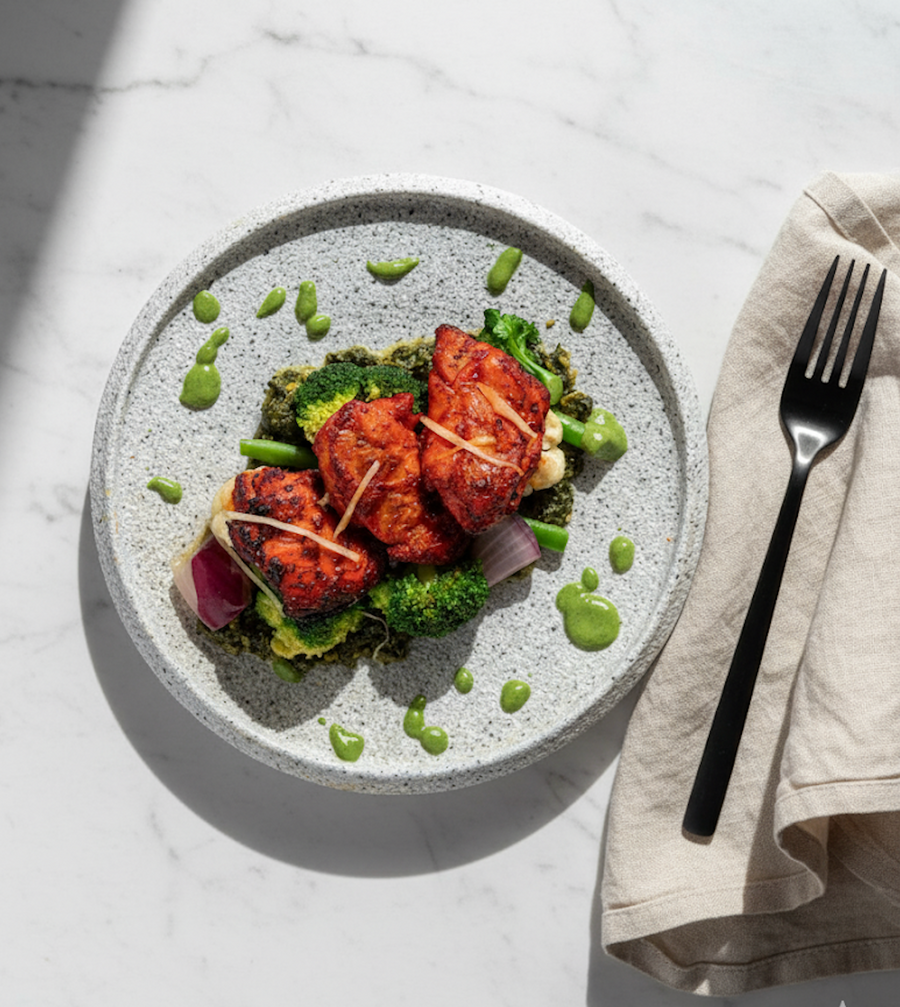 Lean Tandoori Chicken with Cauliflower, Green Beans, Roasted Onions, Palak, Mint Yoghurt & Steamed Basmati Rice