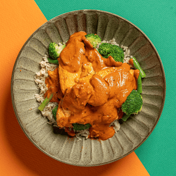 Low Fat Makhani Coconut Chicken with Broccoli, Green Beans & Steamed Thai Red Rice